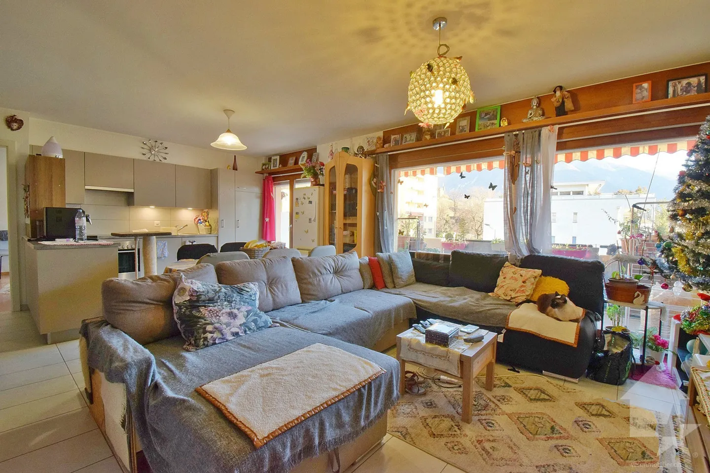 Luminoso appartamento ristrutturato di 3,5 locali con un posto auto interno - Foto 5 di 11