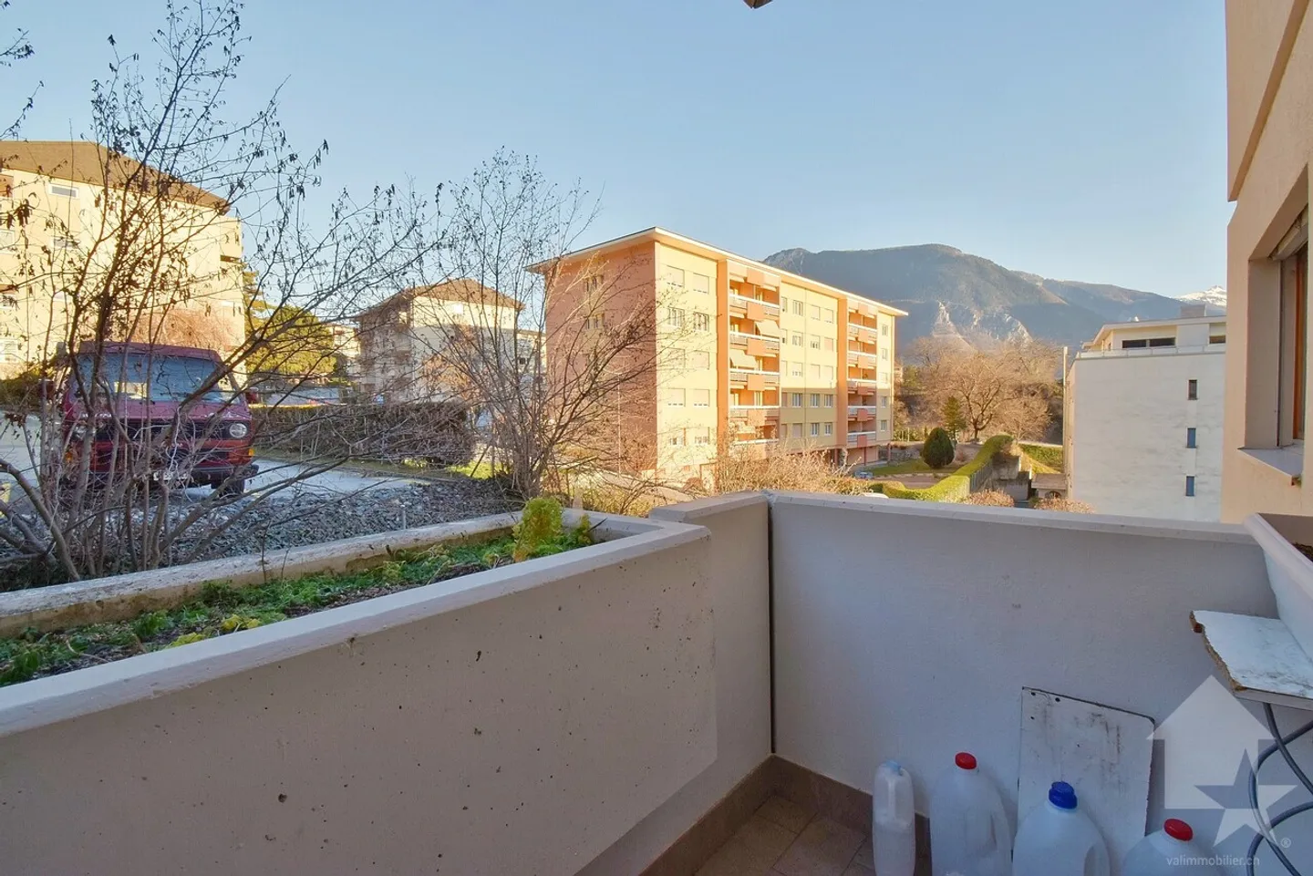 Luminoso appartamento ristrutturato di 3,5 locali con un posto auto interno - Foto 7 di 11