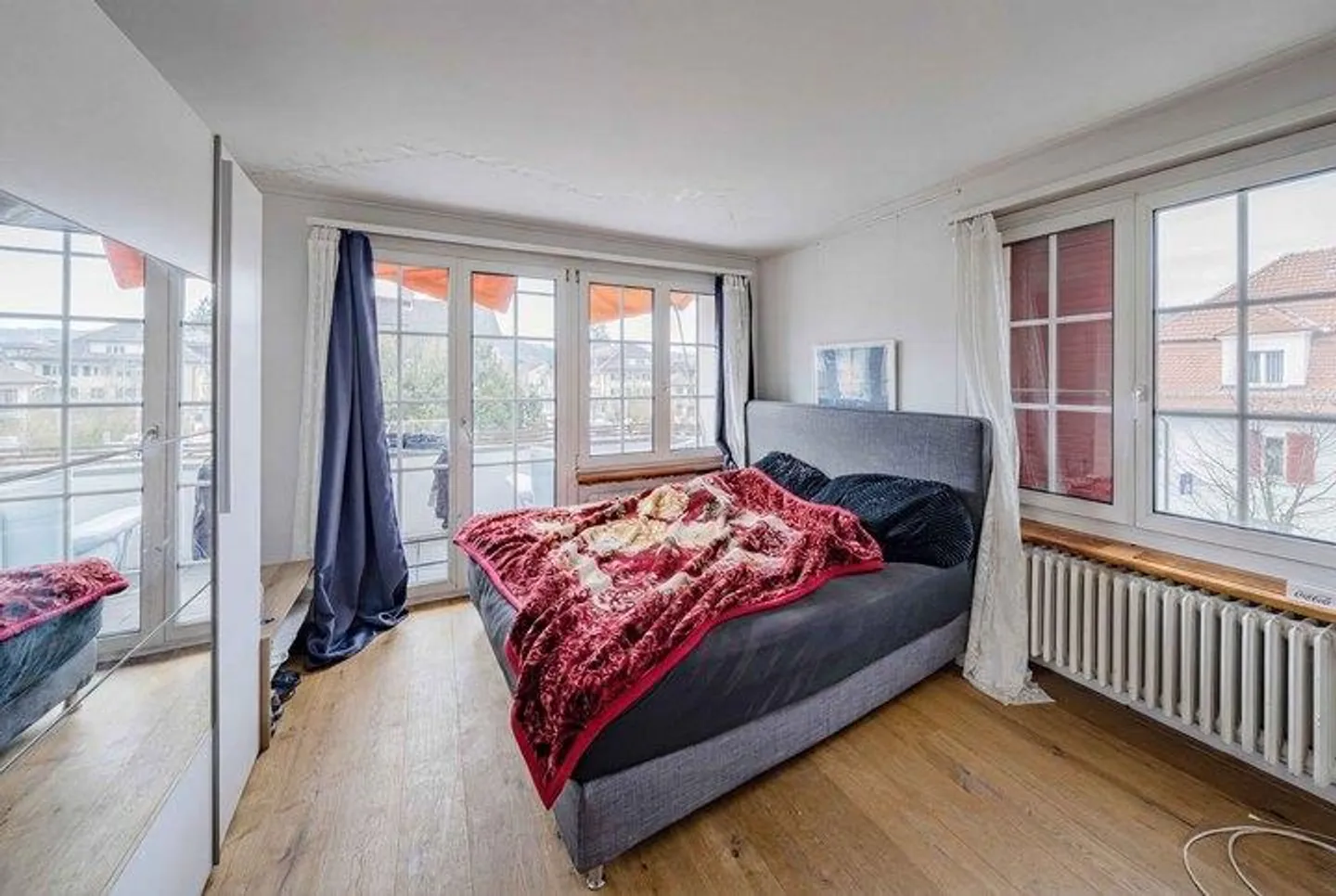 Bâtiment résidentiel et commercial rentable avec restaurant et appartements - Photo 6 sur 8