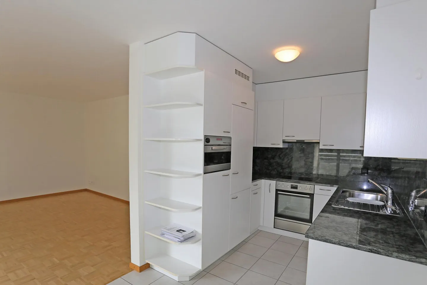 5.5-room apartment in a natural setting, in a family-friendly LS - Photo 3 of 6