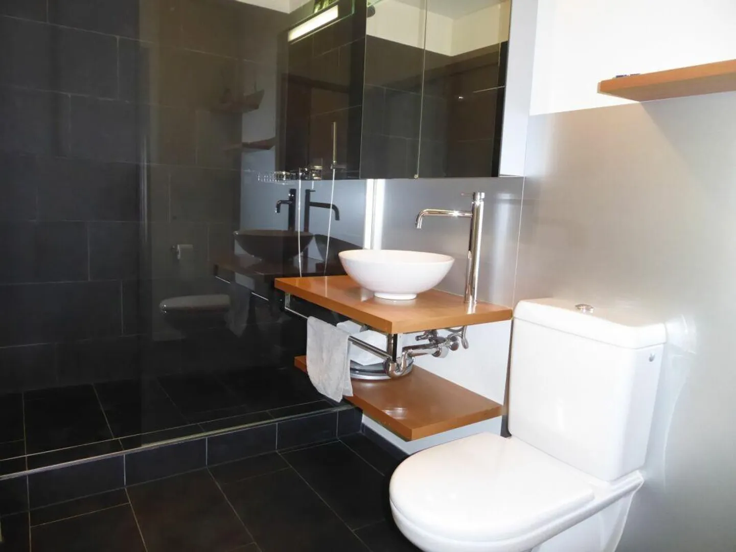 Spacious 4 1/2-room holiday apartment with balcony, terrace, and underground parking space - Photo 15 of 21