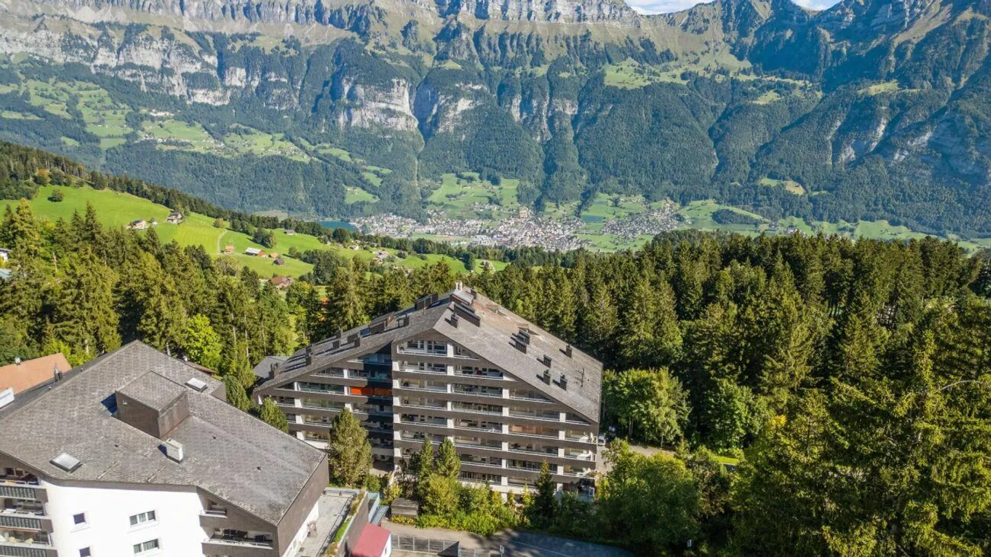 Spacious 4 1/2-room holiday apartment with balcony, terrace, and underground parking space - Photo 19 of 21