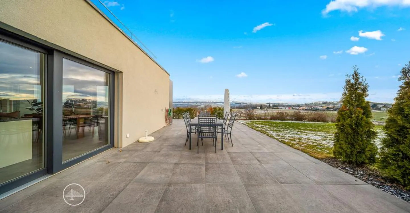 Modern Villa with Stunning Views - Photo 5 of 12