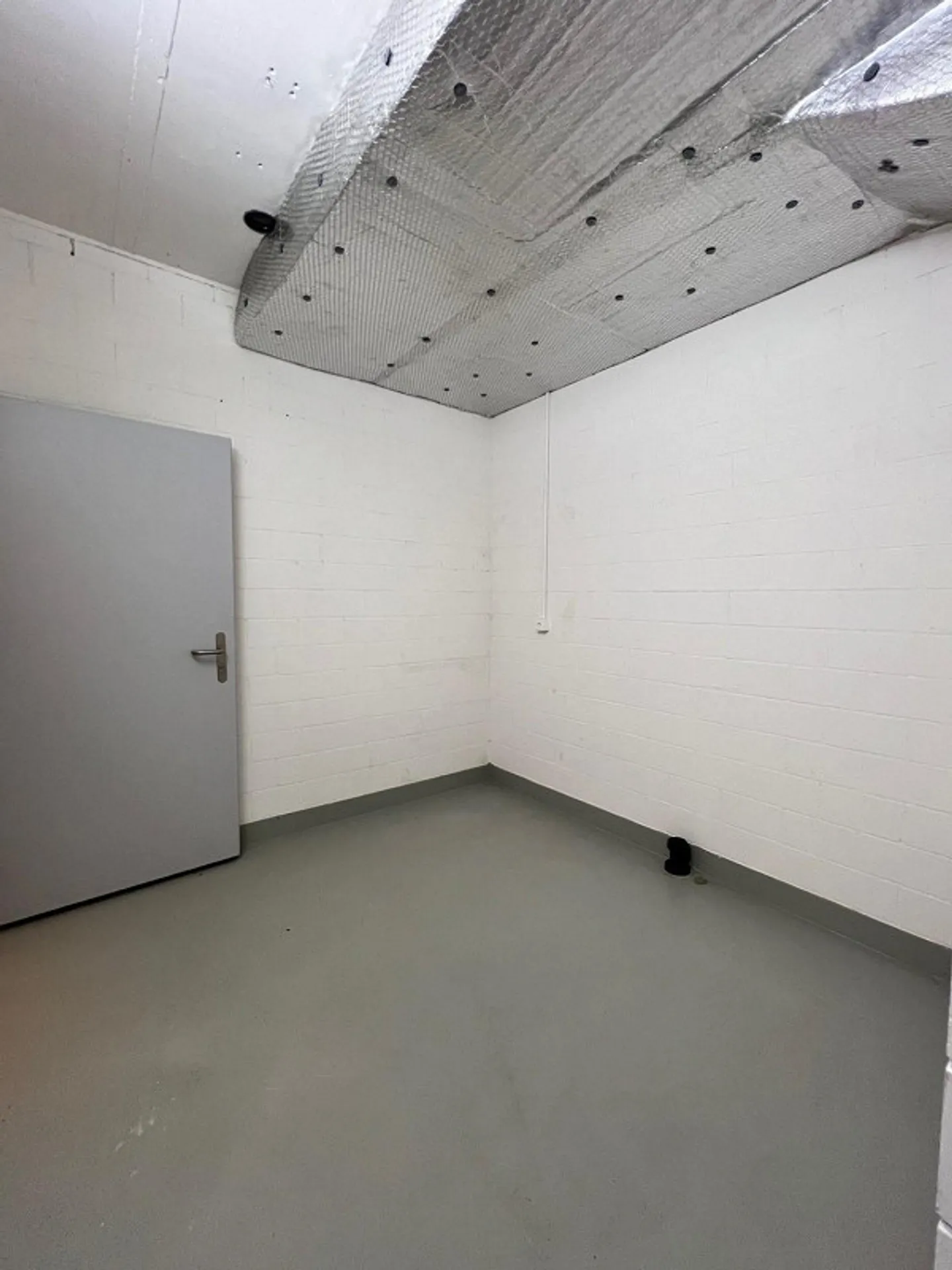 Craft/storage room for rent in Kloten - Photo 2 of 2