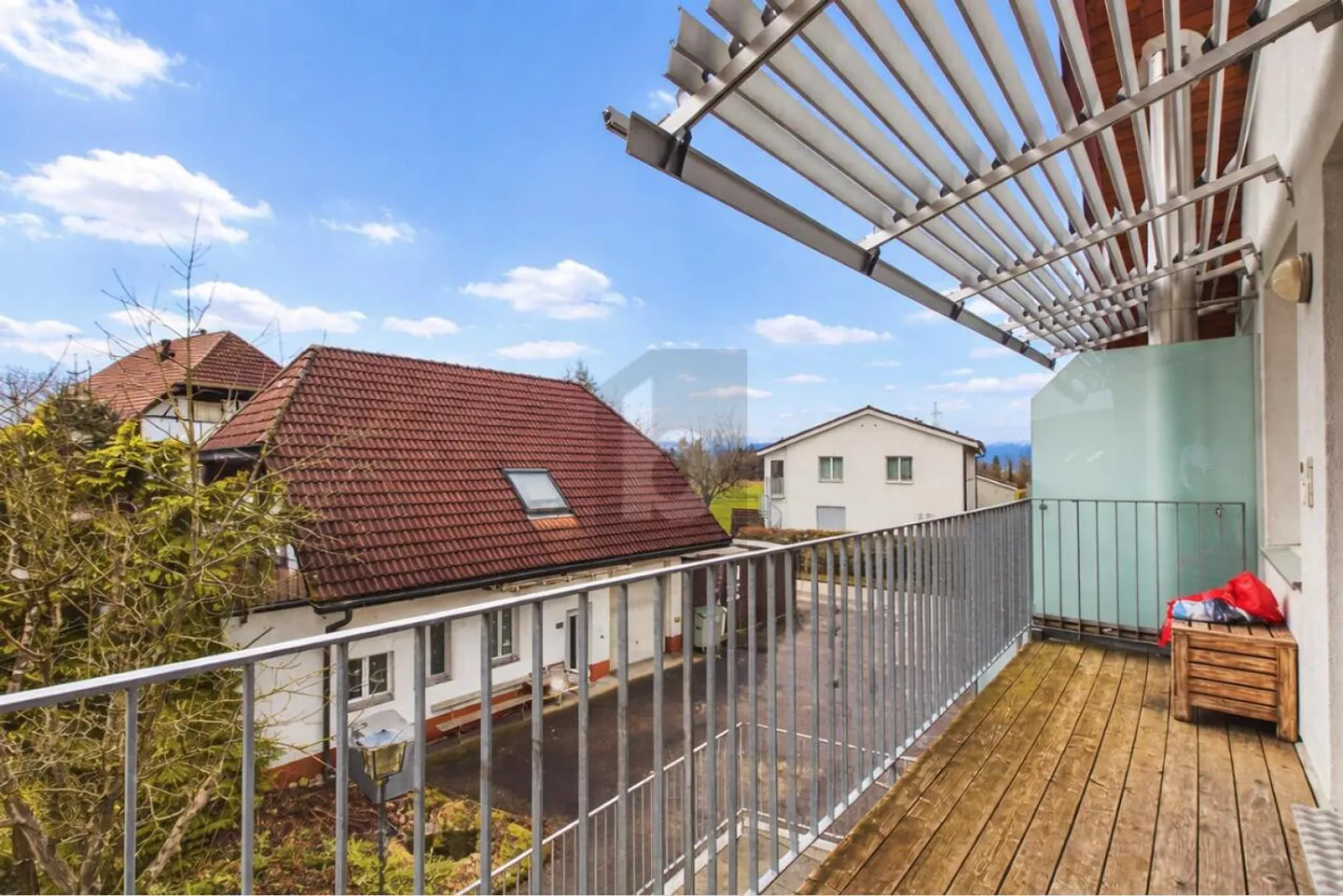 Charmante Dachgeschosswohnung in Aeschi - Foto 1 von 6