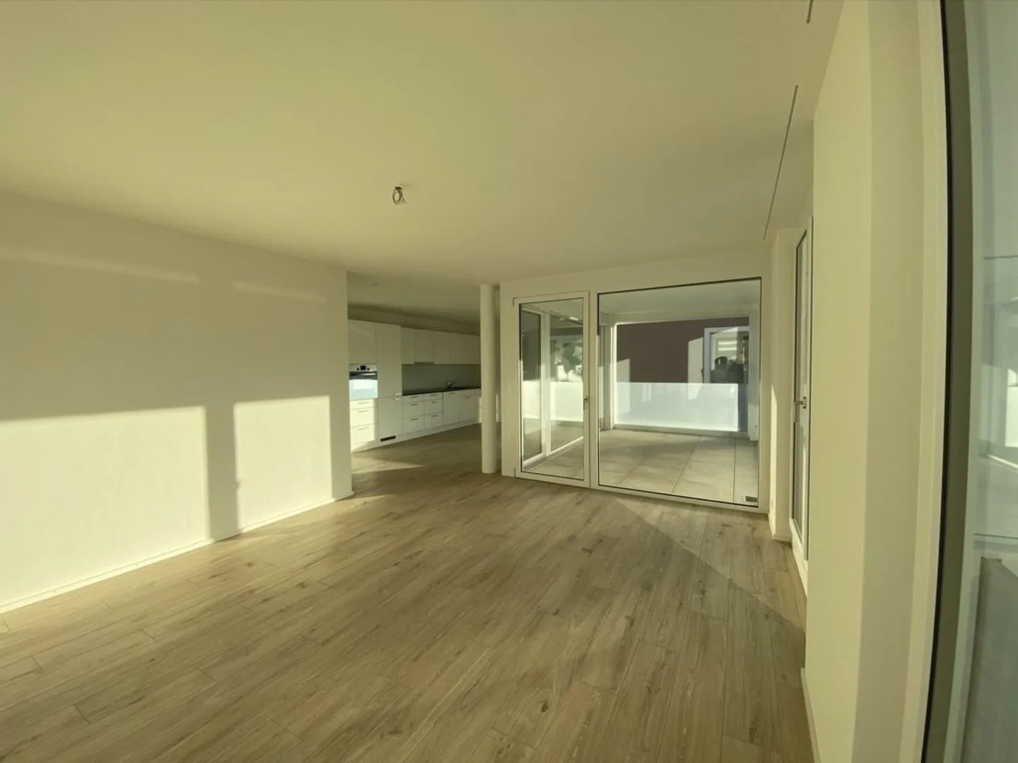 Modern and bright living in a central location in Laufen - Photo 4 of 8