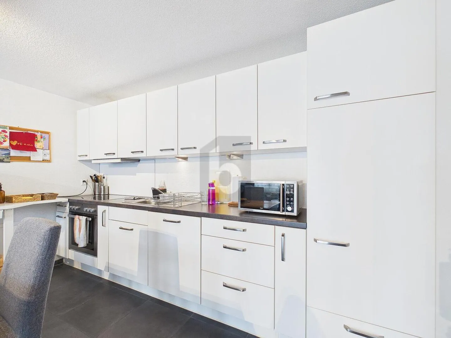 Charmante Dachgeschosswohnung in Aeschi - Foto 3 von 6