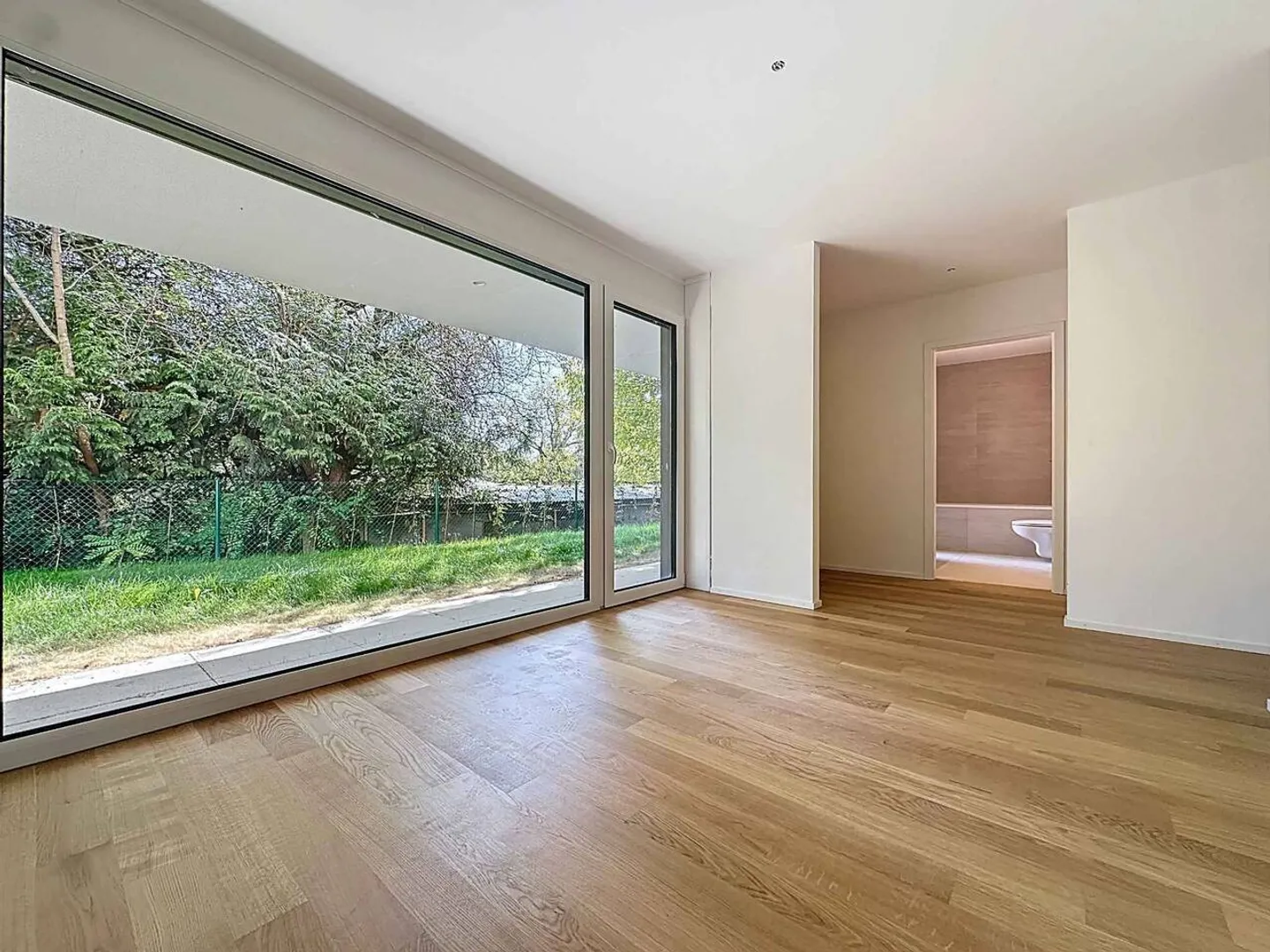 Eccezionale appartamento di 5,5 stanze al piano terra con terrazza e giardino privato - Foto 3 di 13