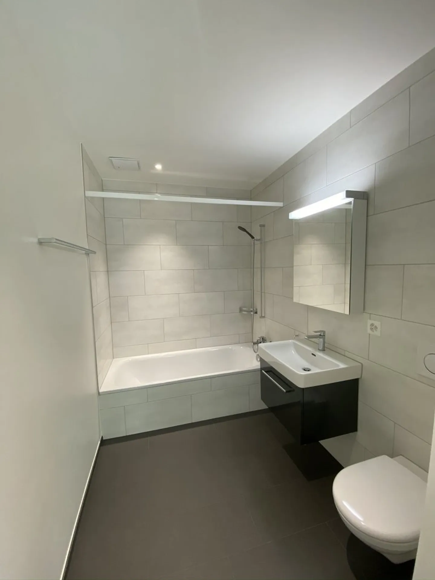 Modern and bright living in a central location in Laufen - Photo 8 of 8