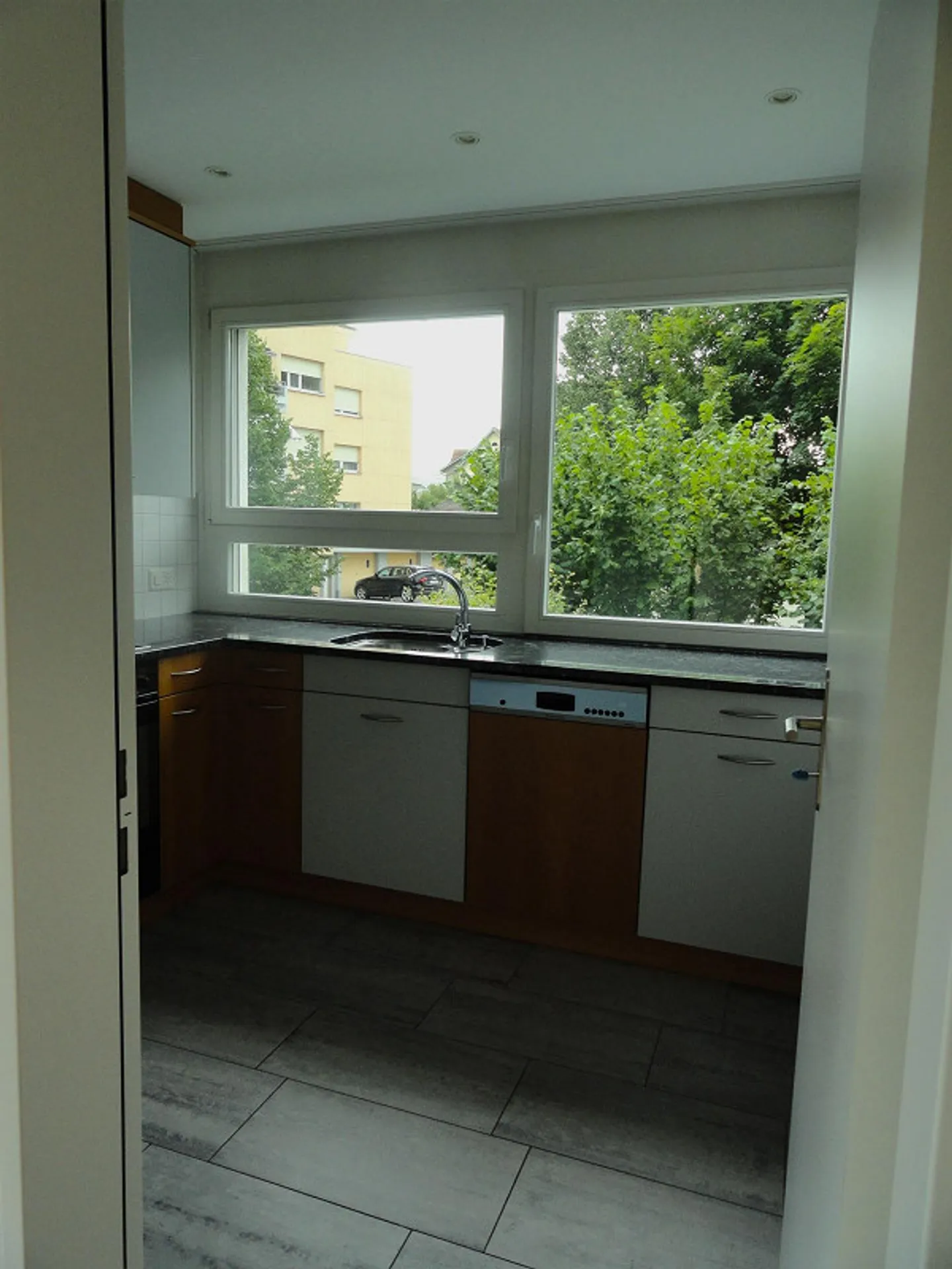 Appartamento moderno di 2,5 locali in posizione centrale a Wettingen - Foto 2 di 9