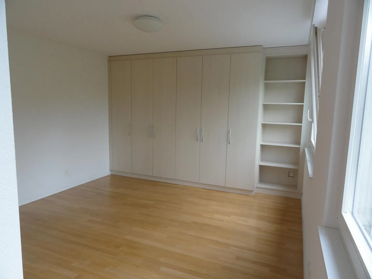 Appartamento moderno di 2,5 locali in posizione centrale a Wettingen - Foto 5 di 9