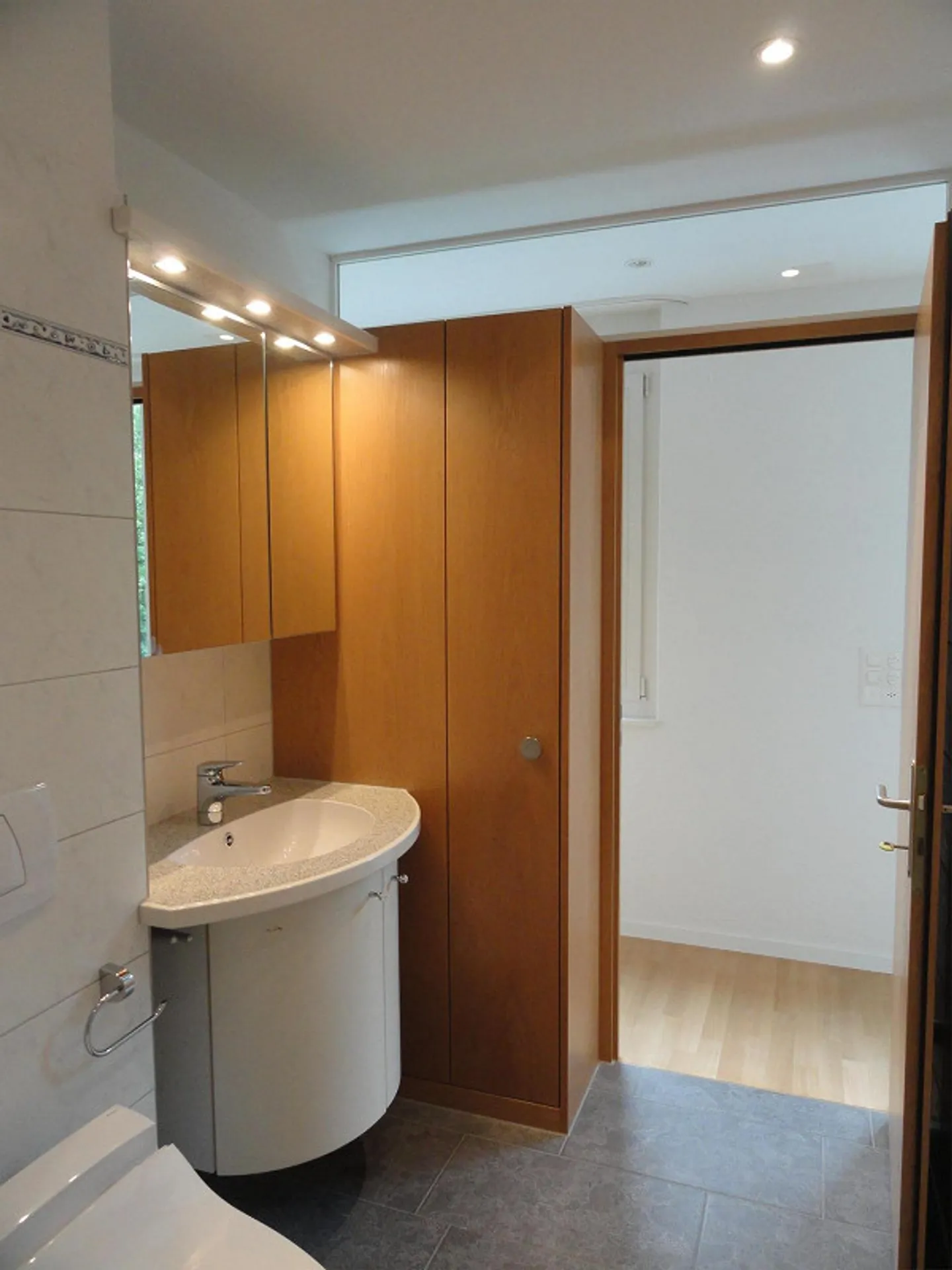 Appartamento moderno di 2,5 locali in posizione centrale a Wettingen - Foto 4 di 9