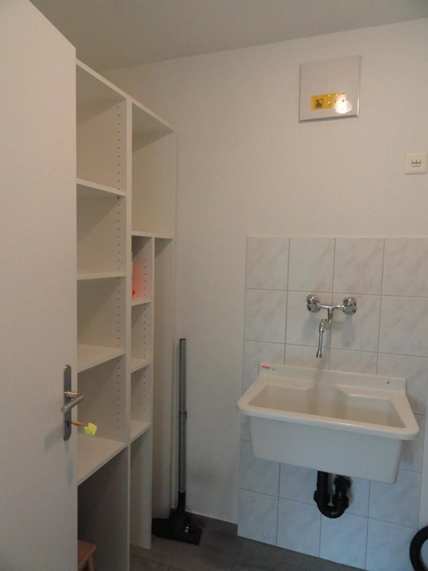 Appartamento moderno di 2,5 locali in posizione centrale a Wettingen - Foto 7 di 9