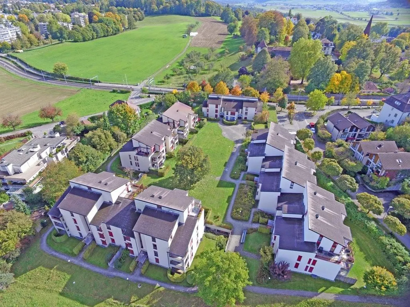 Appartement 5 1/2 pièces, rez-de-chaussée gauche - Photo 1 sur 9