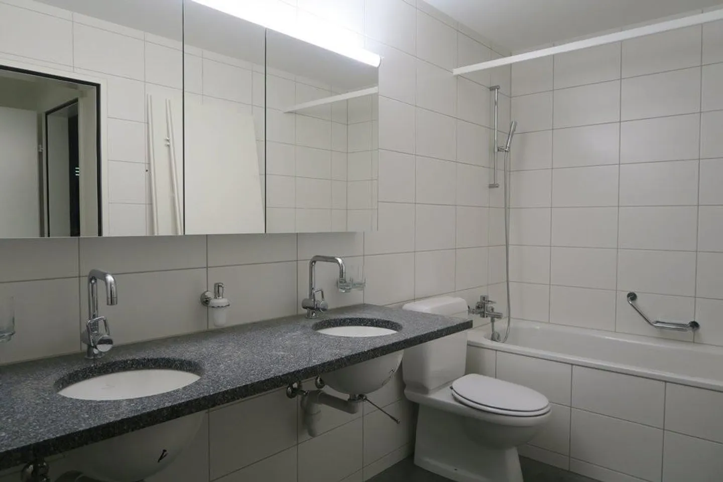 Appartement 5 1/2 pièces, rez-de-chaussée gauche - Photo 3 sur 9
