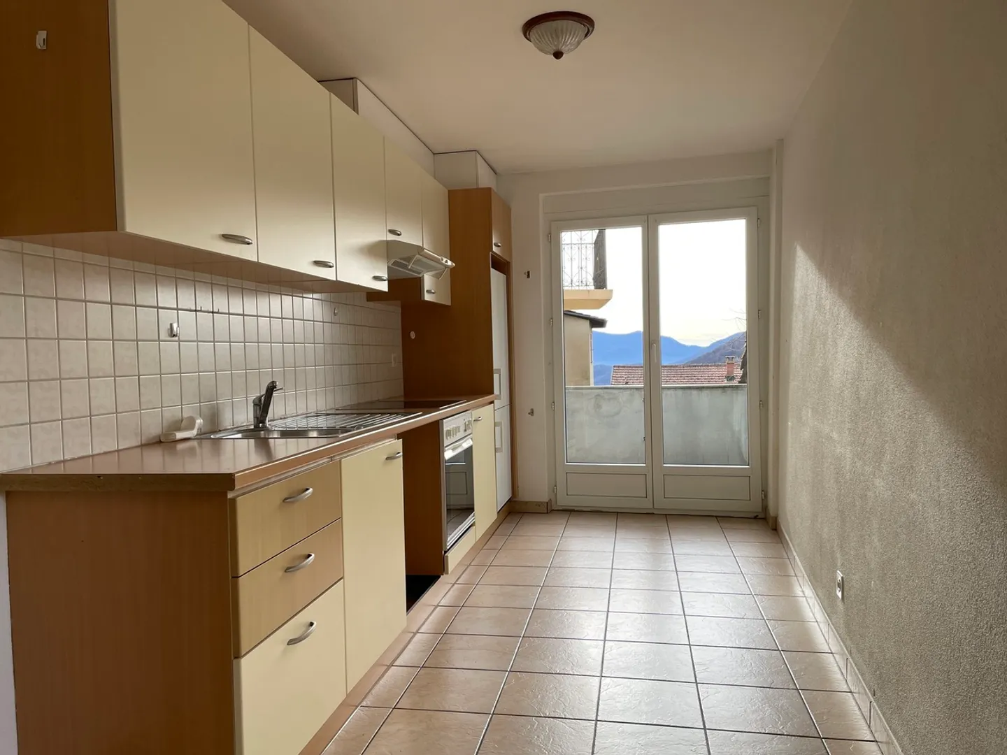 Casa di nucleo con due appartamenti - Foto 3 di 19