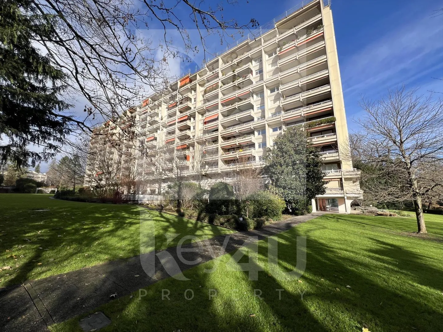 ESCLUSIVITÀ - Appartamento luminoso e spazioso con 3 camere - Casatax - Foto 1 di 10