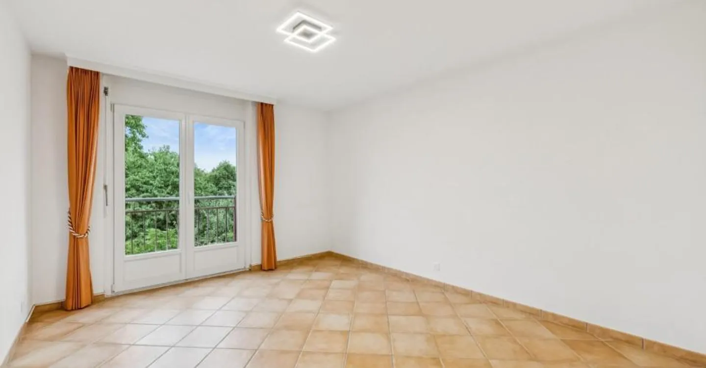 Characterful 5.5-room duplex with vast independent space - Photo 8 of 13