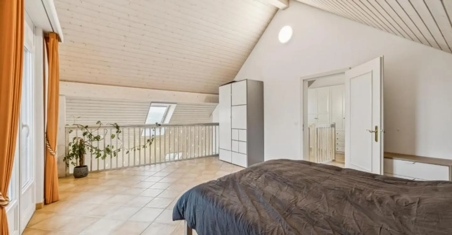 Characterful 5.5-room duplex with vast independent space - Photo 7 of 13