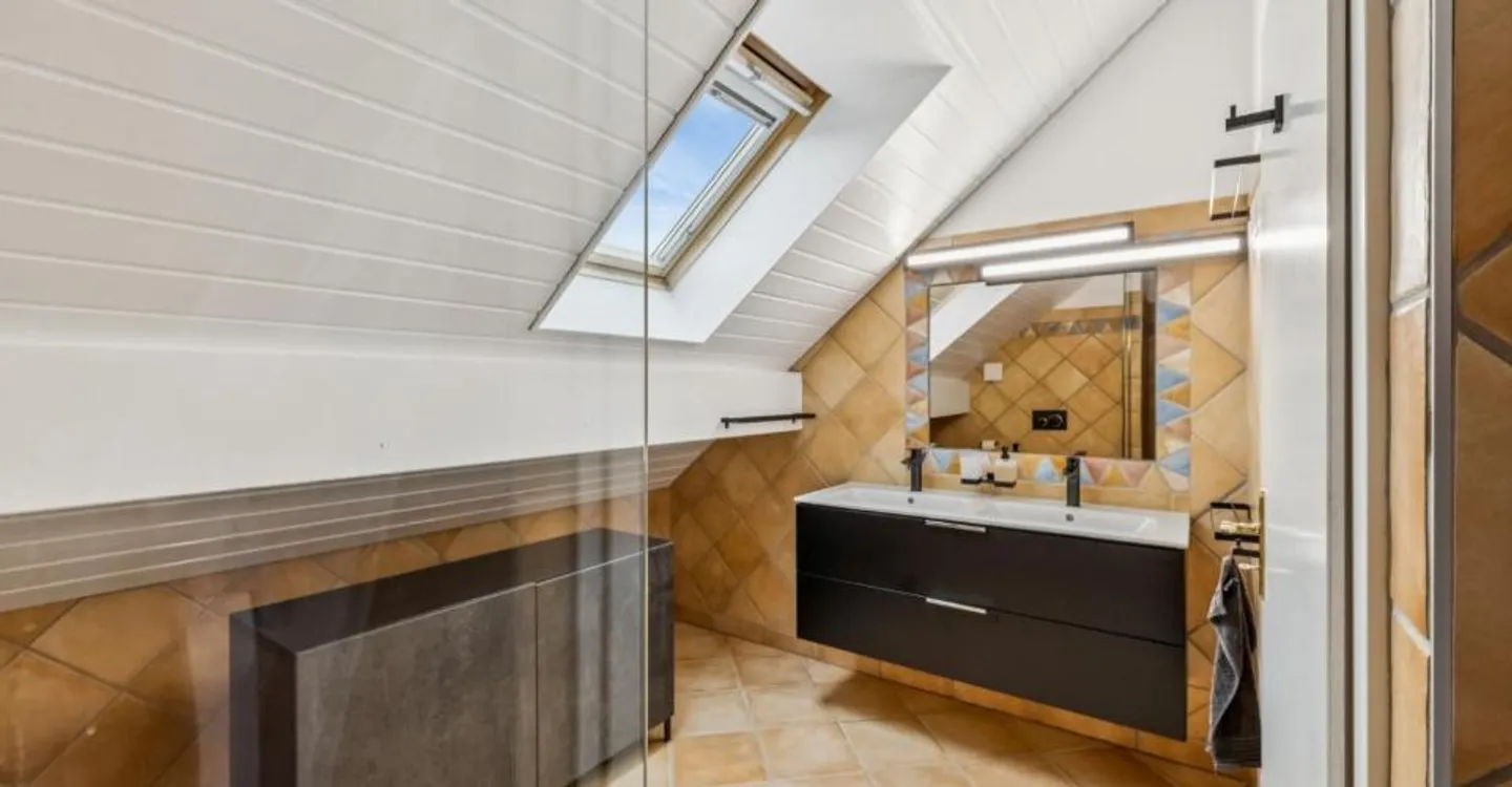 Characterful 5.5-room duplex with vast independent space - Photo 11 of 13