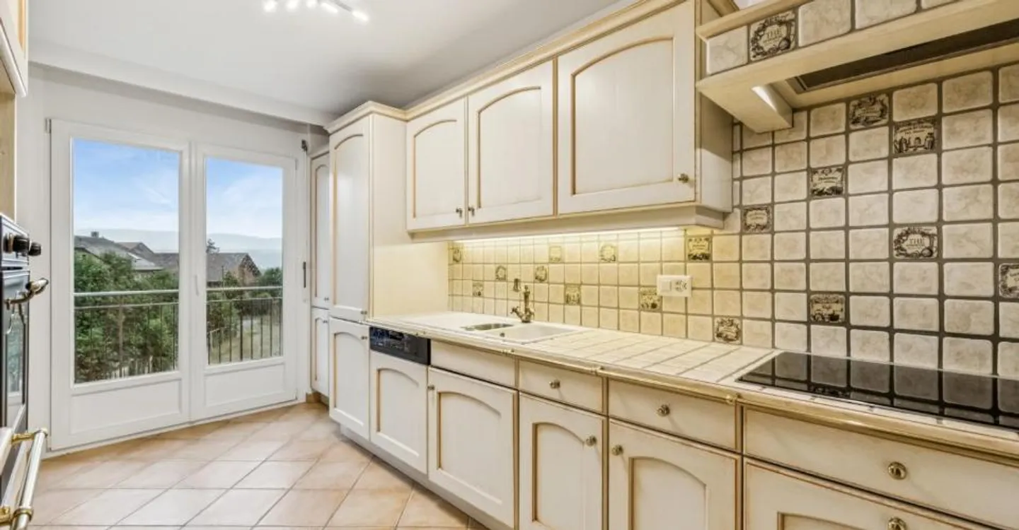 Characterful 5.5-room duplex with vast independent space - Photo 12 of 13