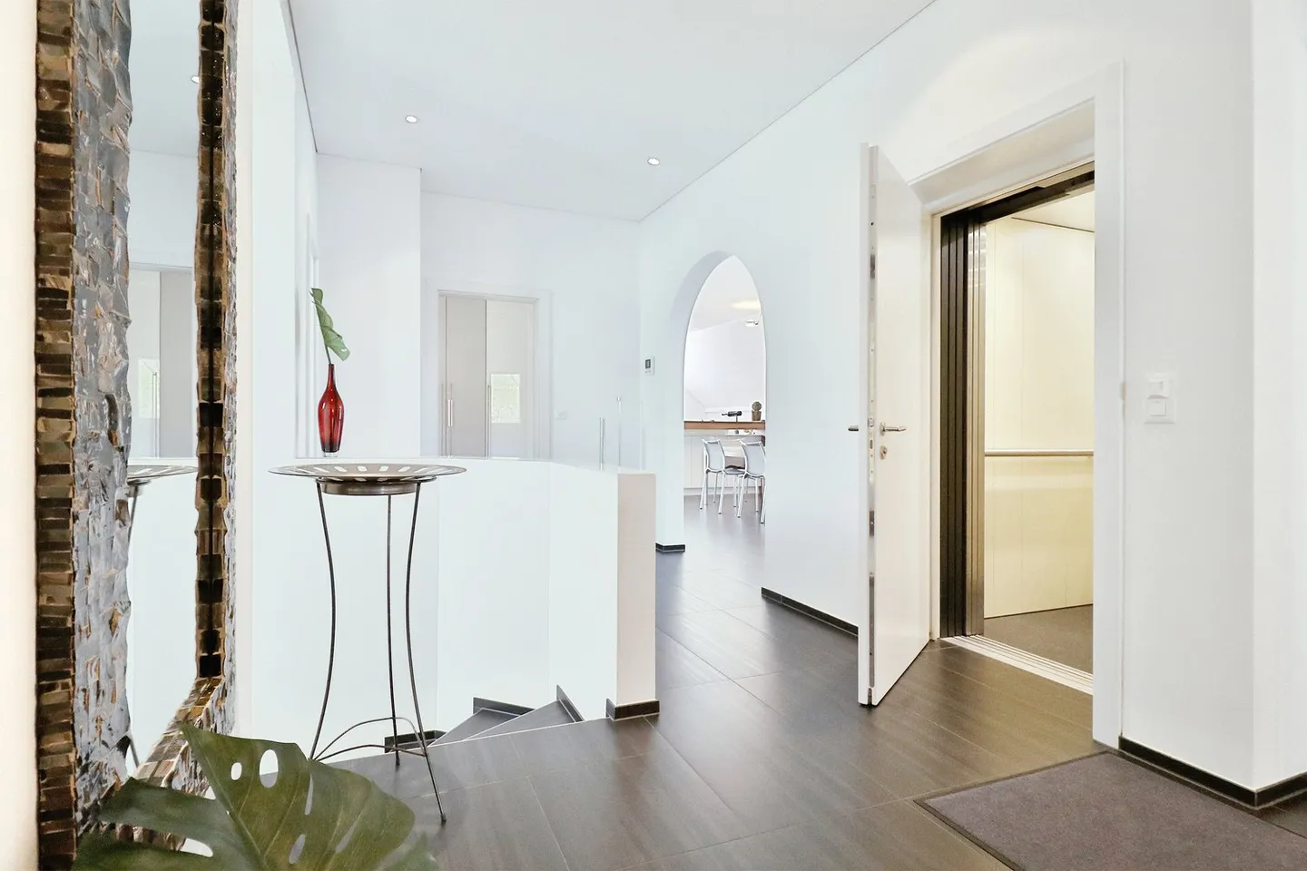 Exclusive penthouse apartment with direct lift access - Photo 2 of 13