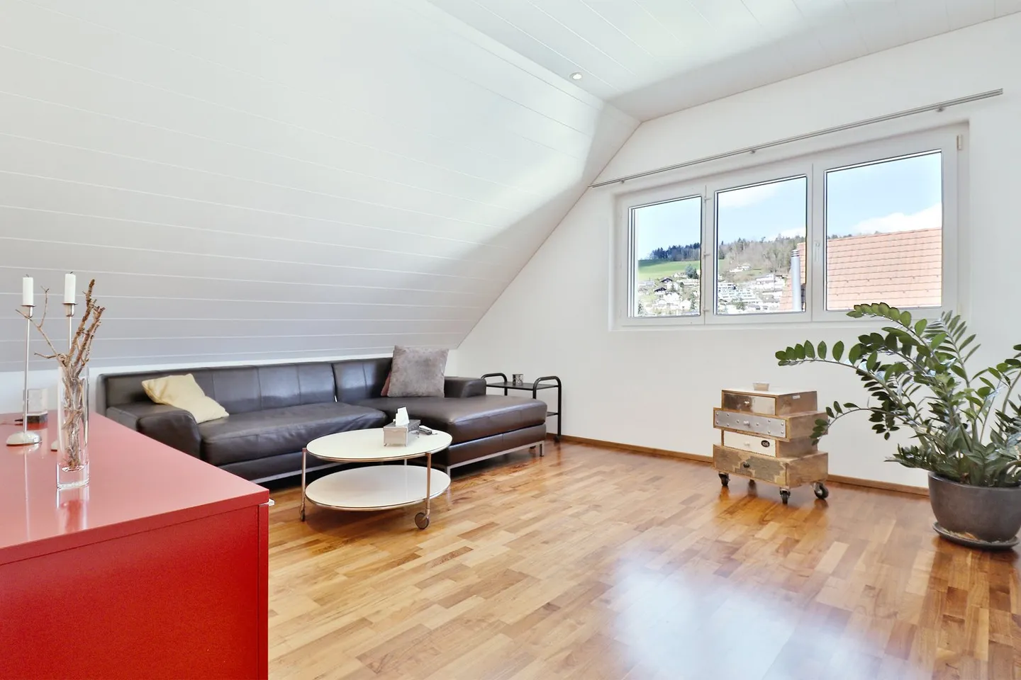 Exclusive penthouse apartment with direct lift access - Photo 3 of 13