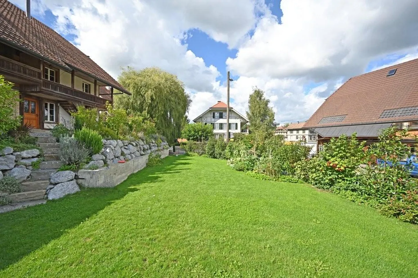 3-storey 6.5-room terraced single-family house in Herrenschwanden - Photo 1 of 12