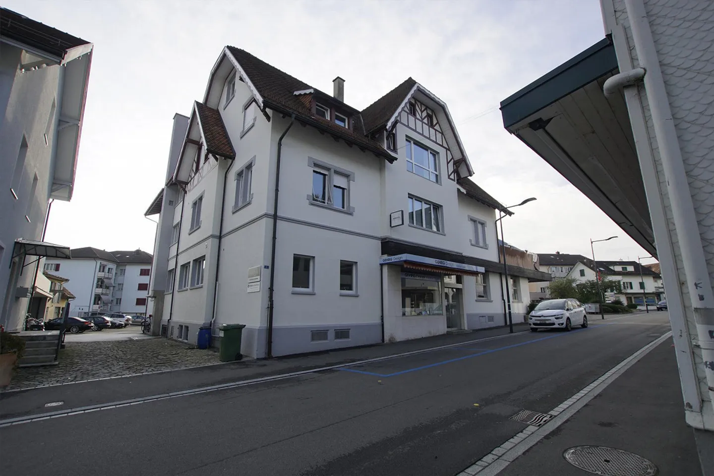 Great 2.5-room apartment in a central location - Photo 1 of 8