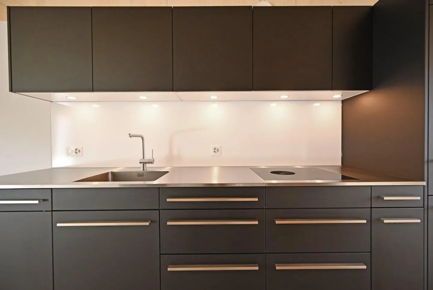 3-storey 6.5-room terraced single-family house in Herrenschwanden - Photo 2 of 12
