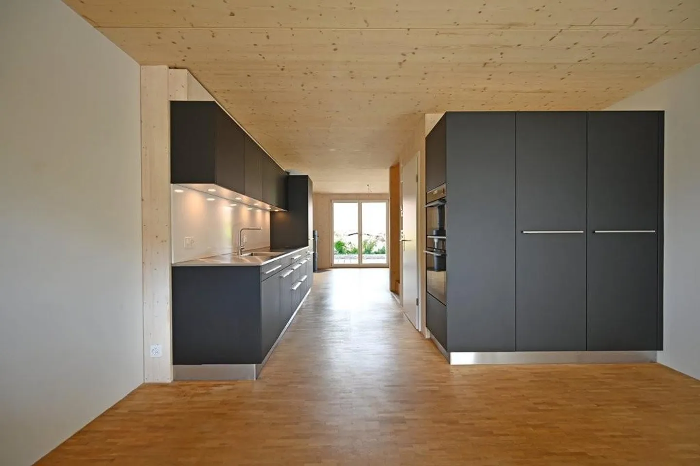 3-storey 6.5-room terraced single-family house in Herrenschwanden - Photo 3 of 12