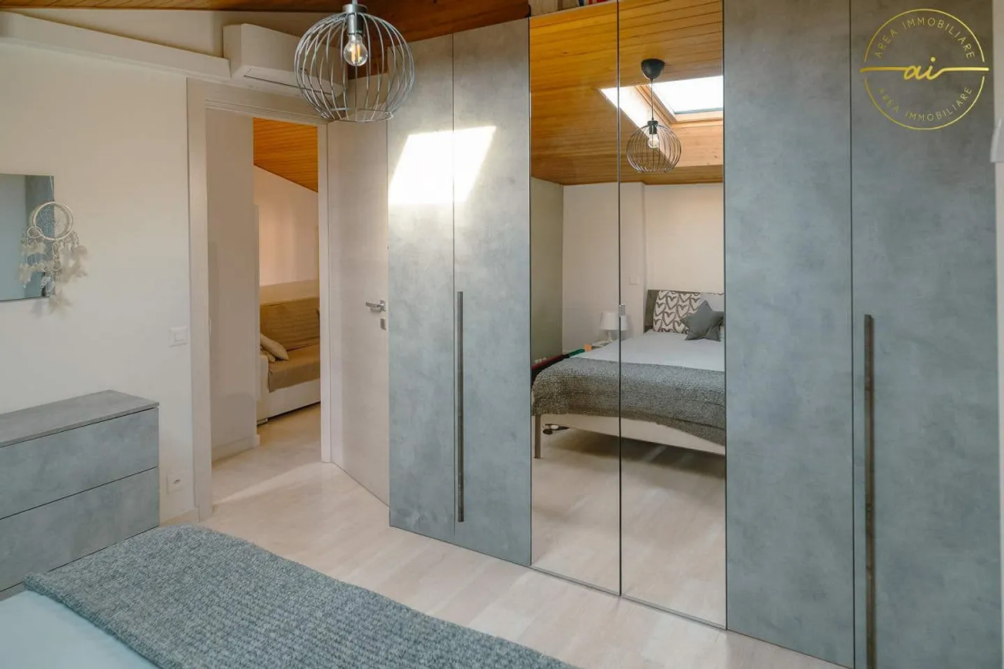 DACHGESCHOSSWOHNUNG 2.5 ZIMMER MIT GROSSER TERRASSE - Foto 8 von 11