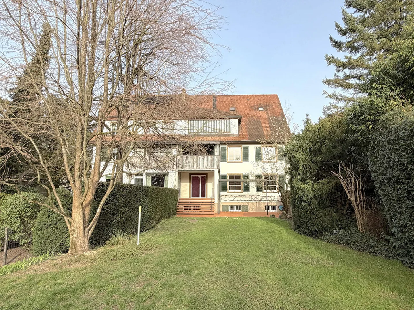 Affascinante casa a schiera di 10 stanze in posizione privilegiata a Riehen con giardino da sogno - Foto 1 di 14