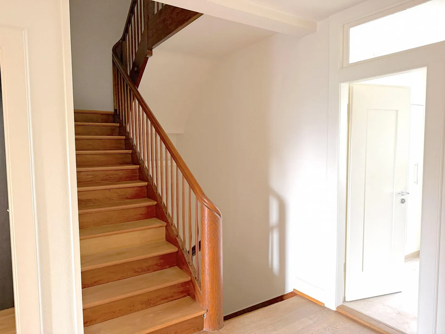 Affascinante casa a schiera di 10 stanze in posizione privilegiata a Riehen con giardino da sogno - Foto 5 di 14