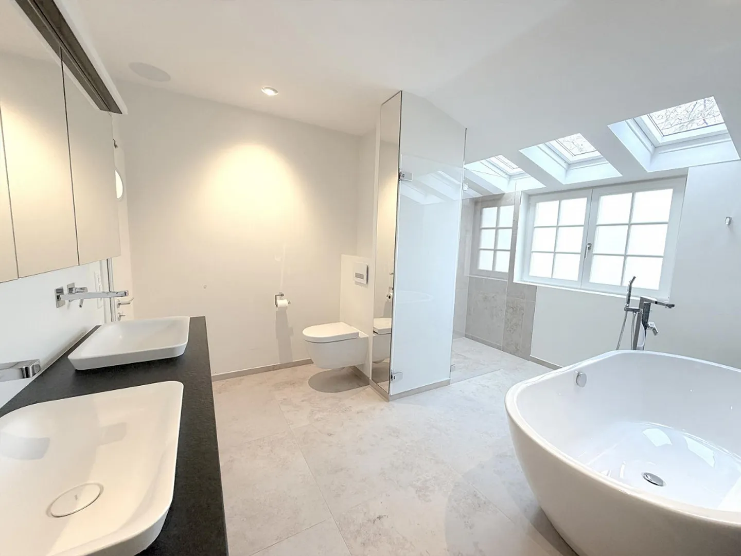 Affascinante casa a schiera di 10 stanze in posizione privilegiata a Riehen con giardino da sogno - Foto 10 di 14