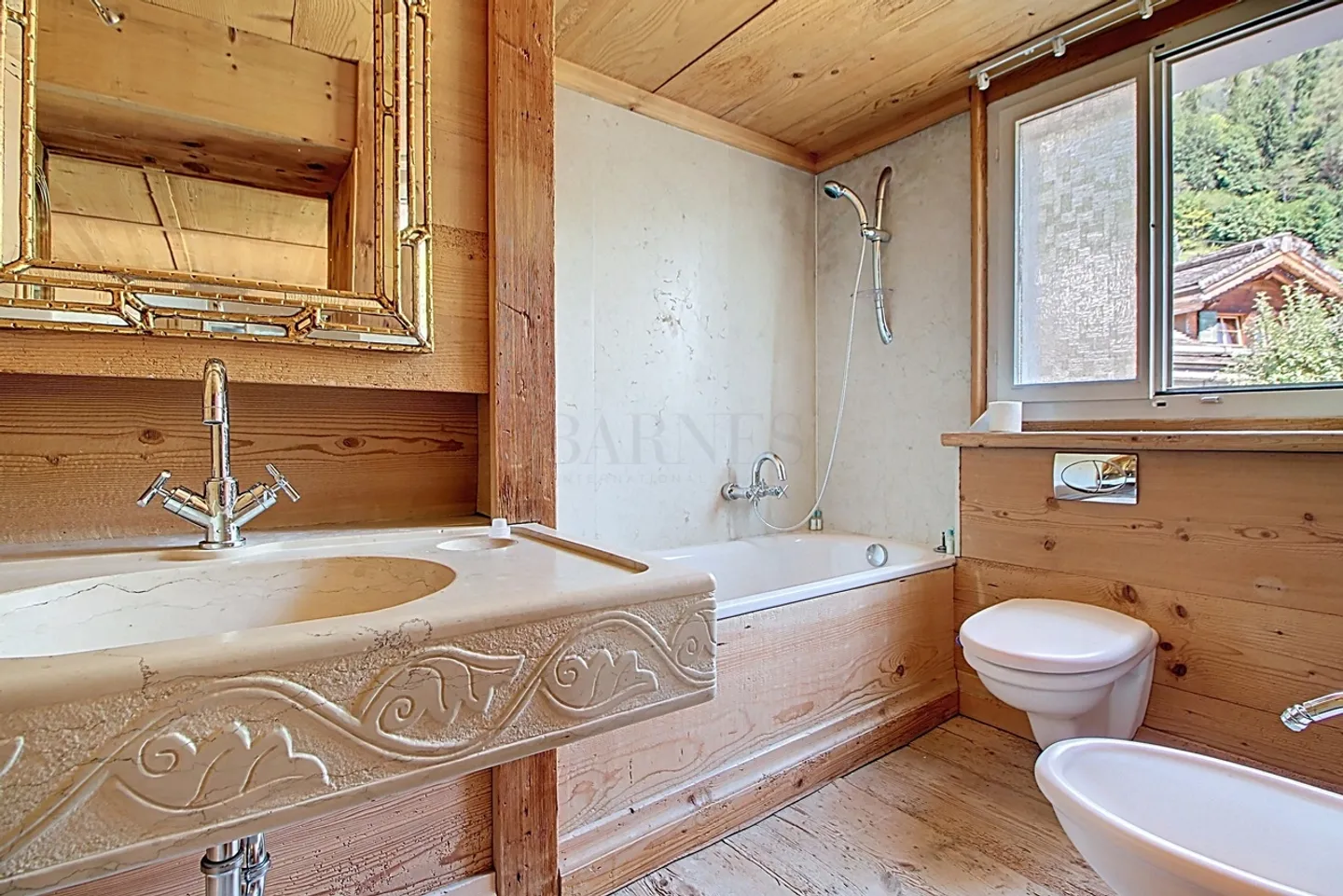 Charming Family Home with Garden - Photo 7 of 13