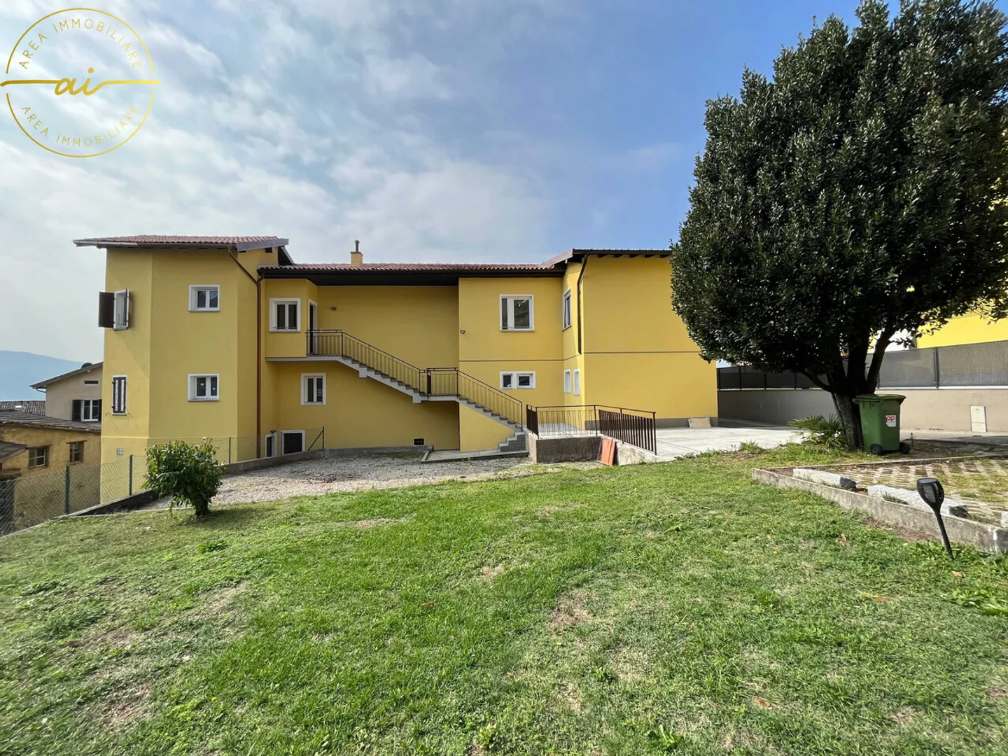 MODERN APARTMENT 3.5 ROOMS IN MORBIO INFERIORE - Photo 9 of 9