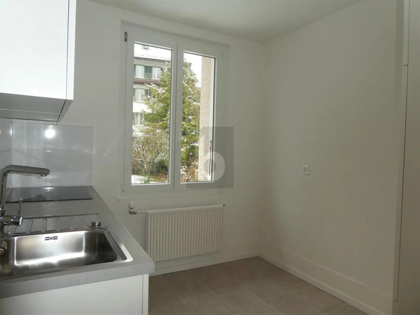 Charming Renovated Apartment - Photo 2 of 6