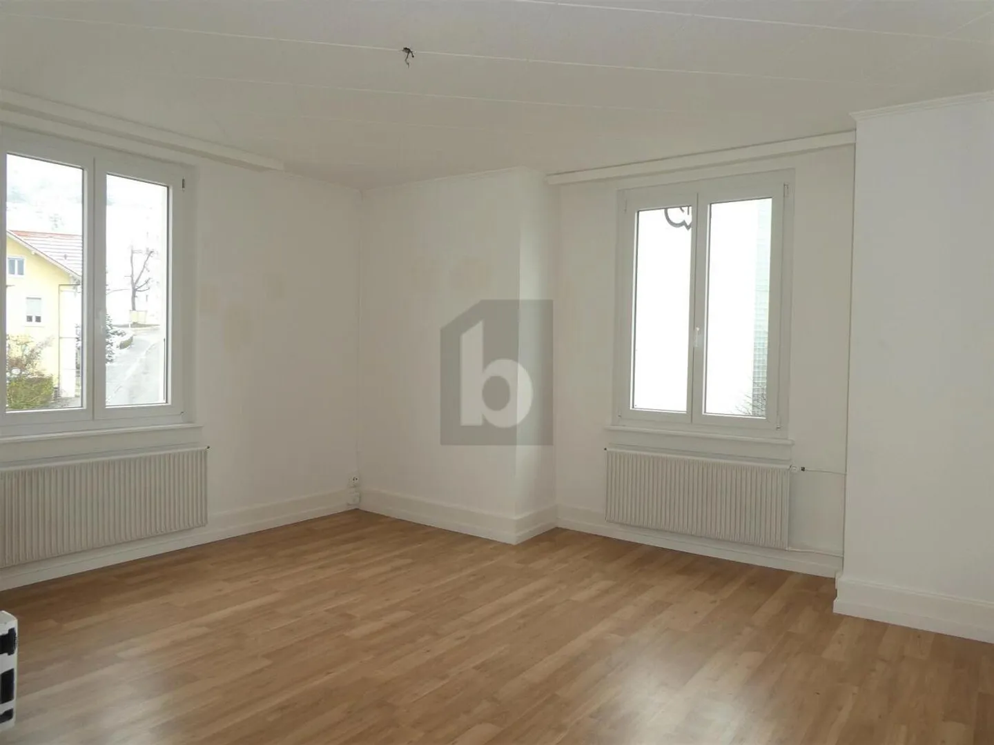 Charming Renovated Apartment - Photo 4 of 6