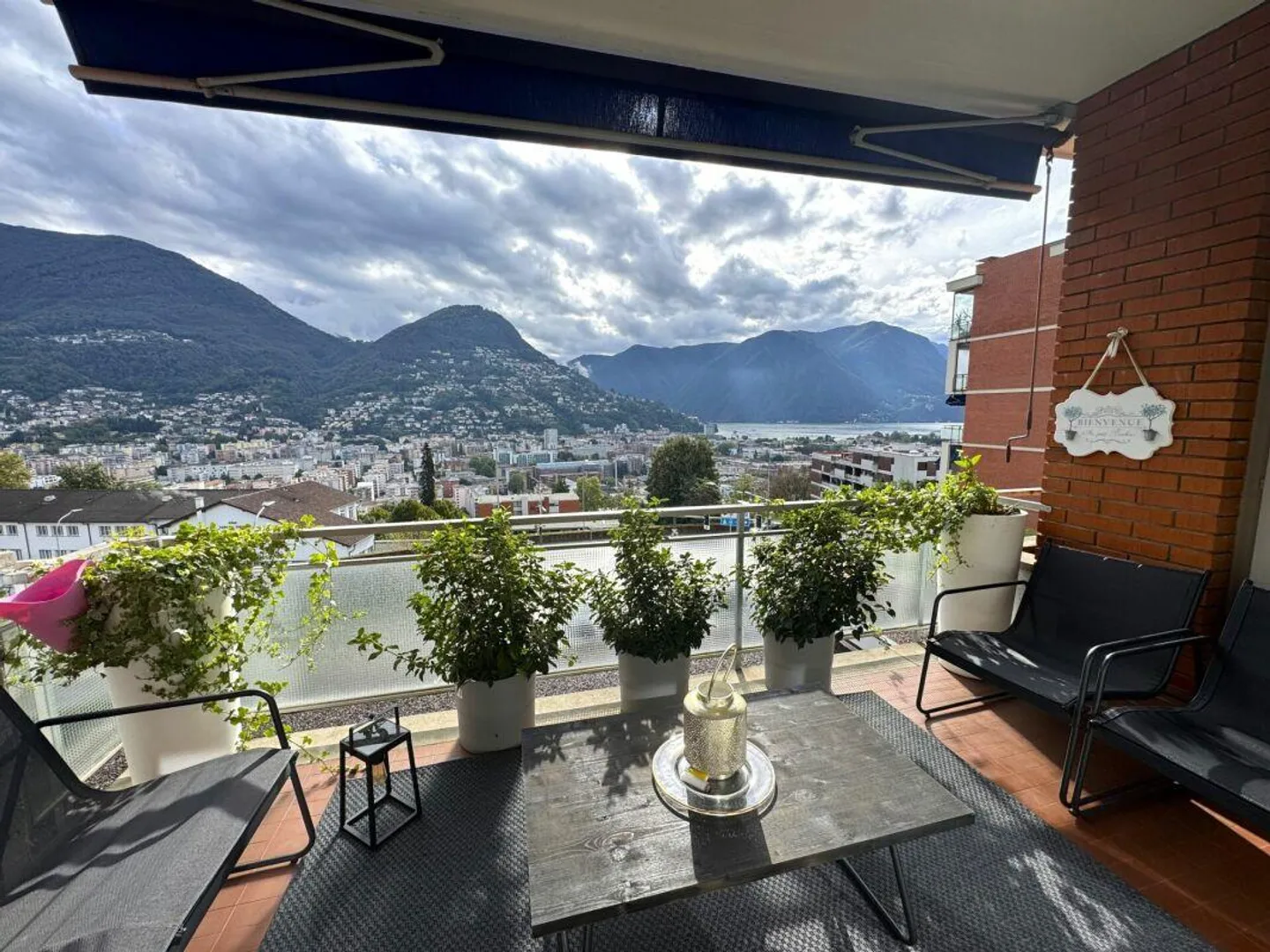 Appartamento esclusivo con vista lago e vista sul Monte Brè - Foto 1 di 7