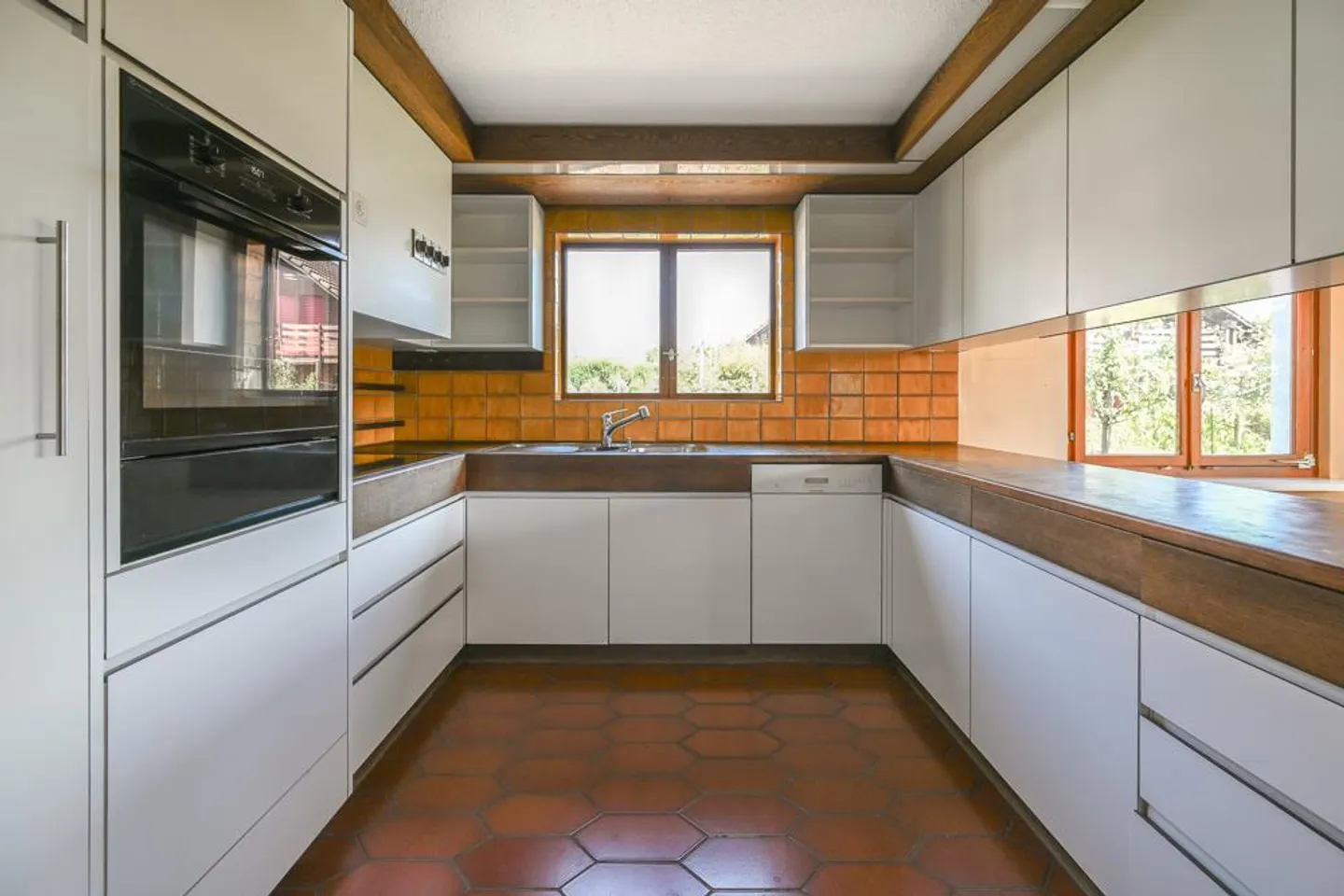 Casa in una posizione privilegiata con ampi spazi - Foto 2 di 7