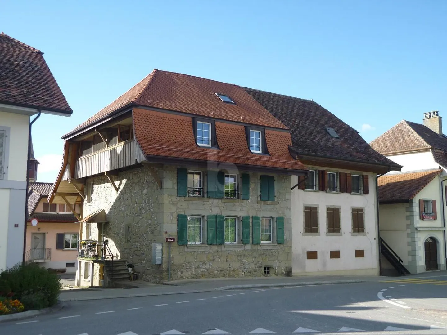 GERÄUMIG, RUHIG MIT CHARME! - Foto 1 von 6