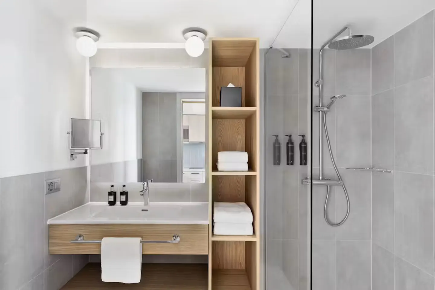 Charming Geneva Apartment - Photo 4 of 10