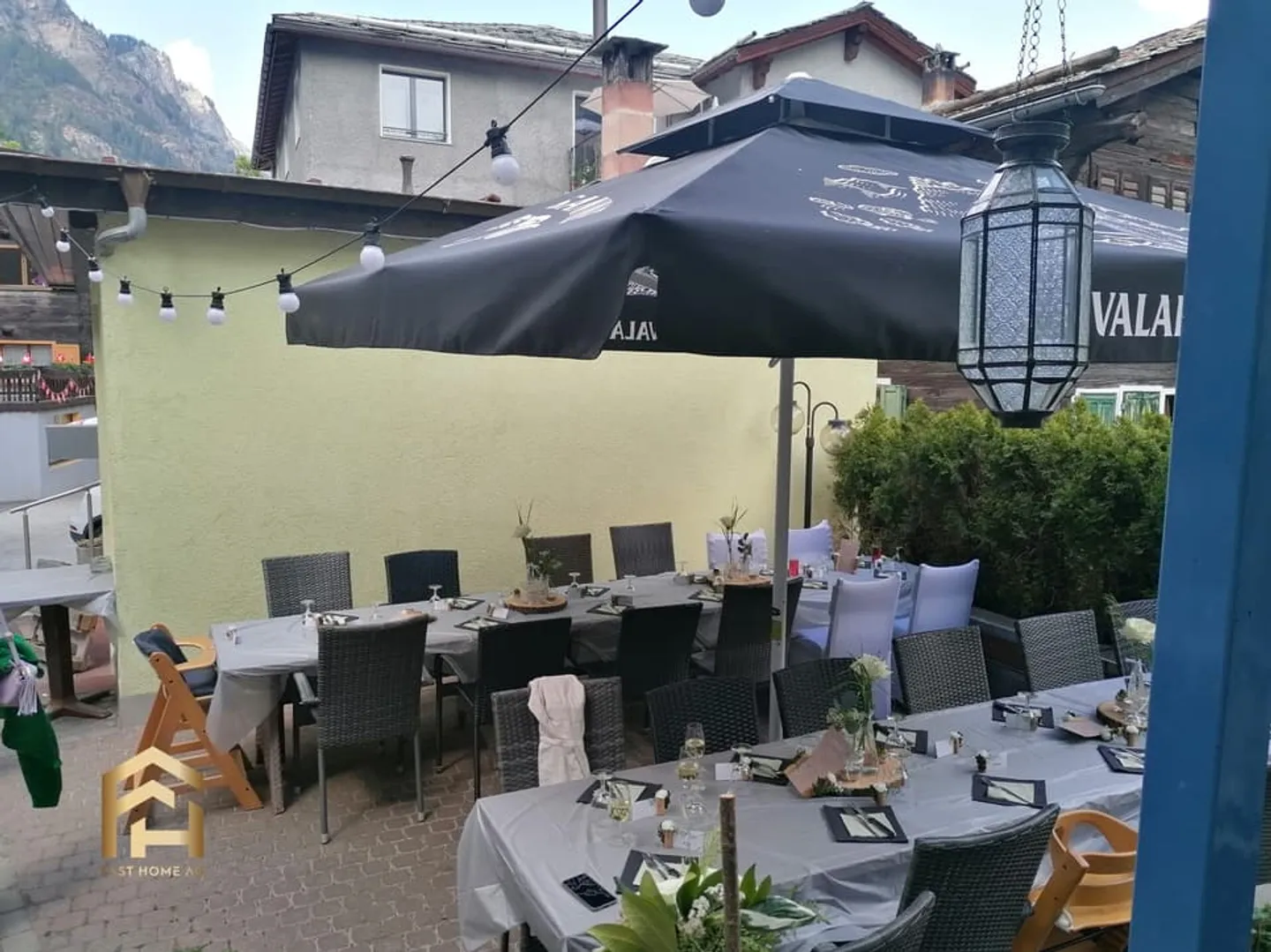 Restaurant avec terrasse, pub et espaces de stockage au centre de St. Niklaus - Photo 11 sur 13