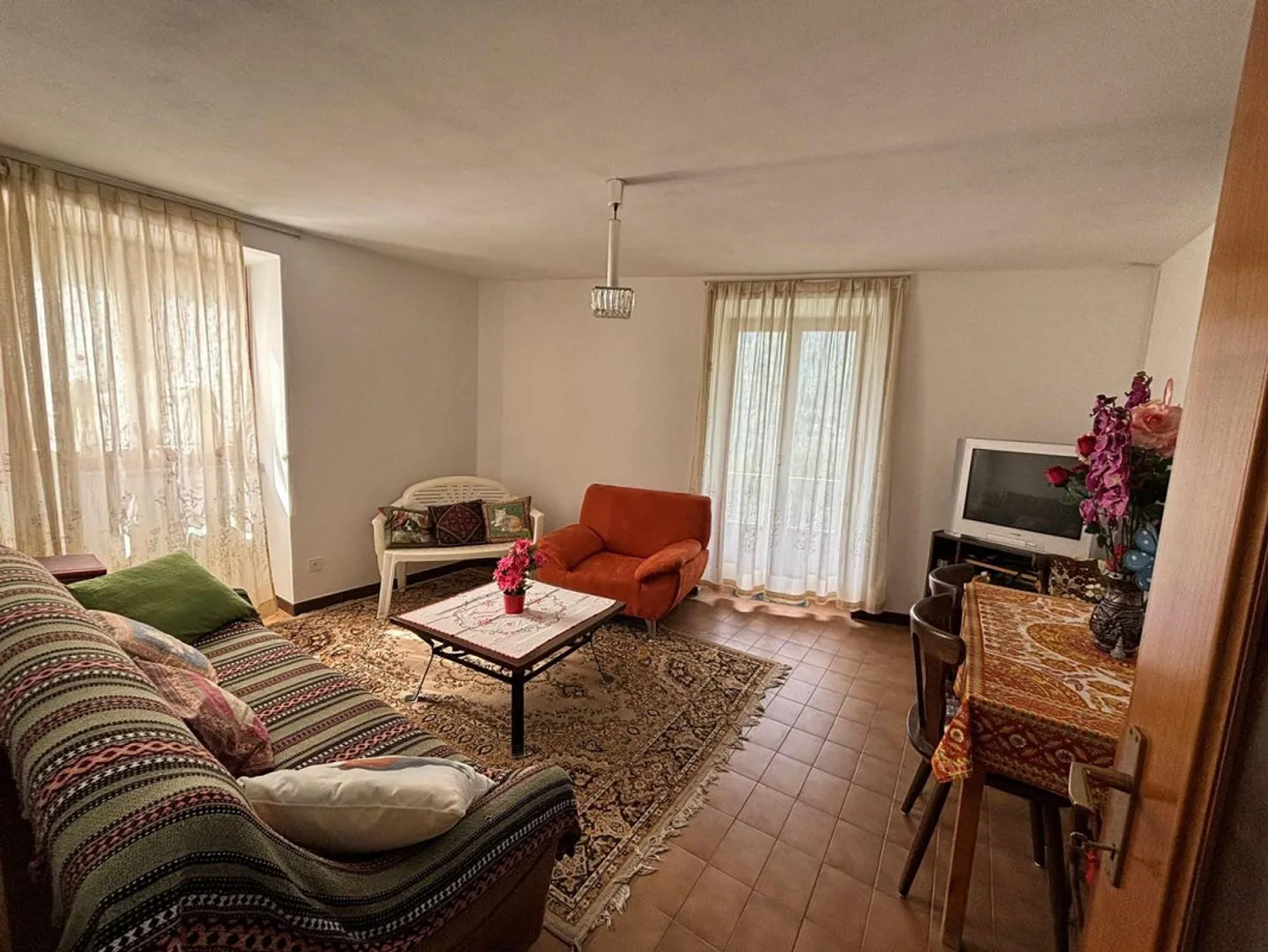 Casa di 6 1/2 locali in posizione molto tranquilla e soleggiata - Foto 2 di 17