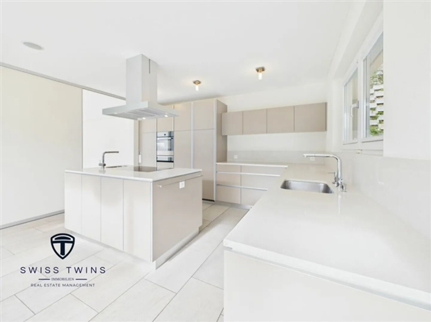 Expérience de vie généreuse et moderne avec vue imprenable sur Sonnenberg - Photo 7 sur 20