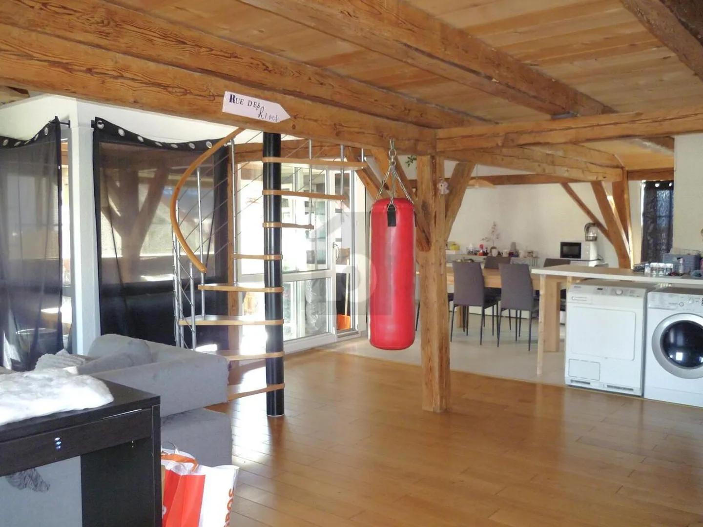 GERÄUMIG, RUHIG MIT CHARME! - Foto 3 von 6