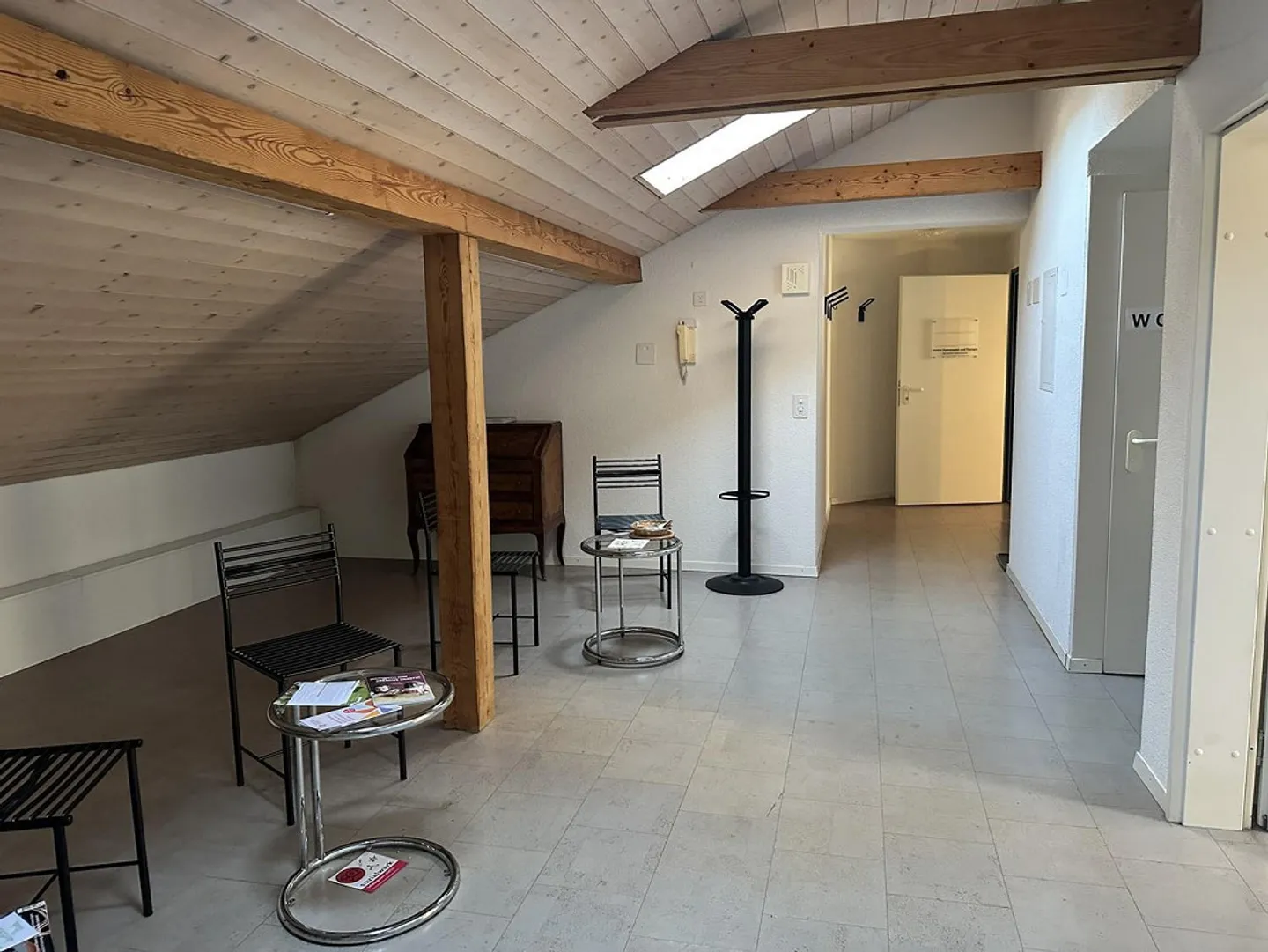 Bureau ou locaux de pratique flexibles dans un emplacement central à Spiez - Photo 4 sur 5
