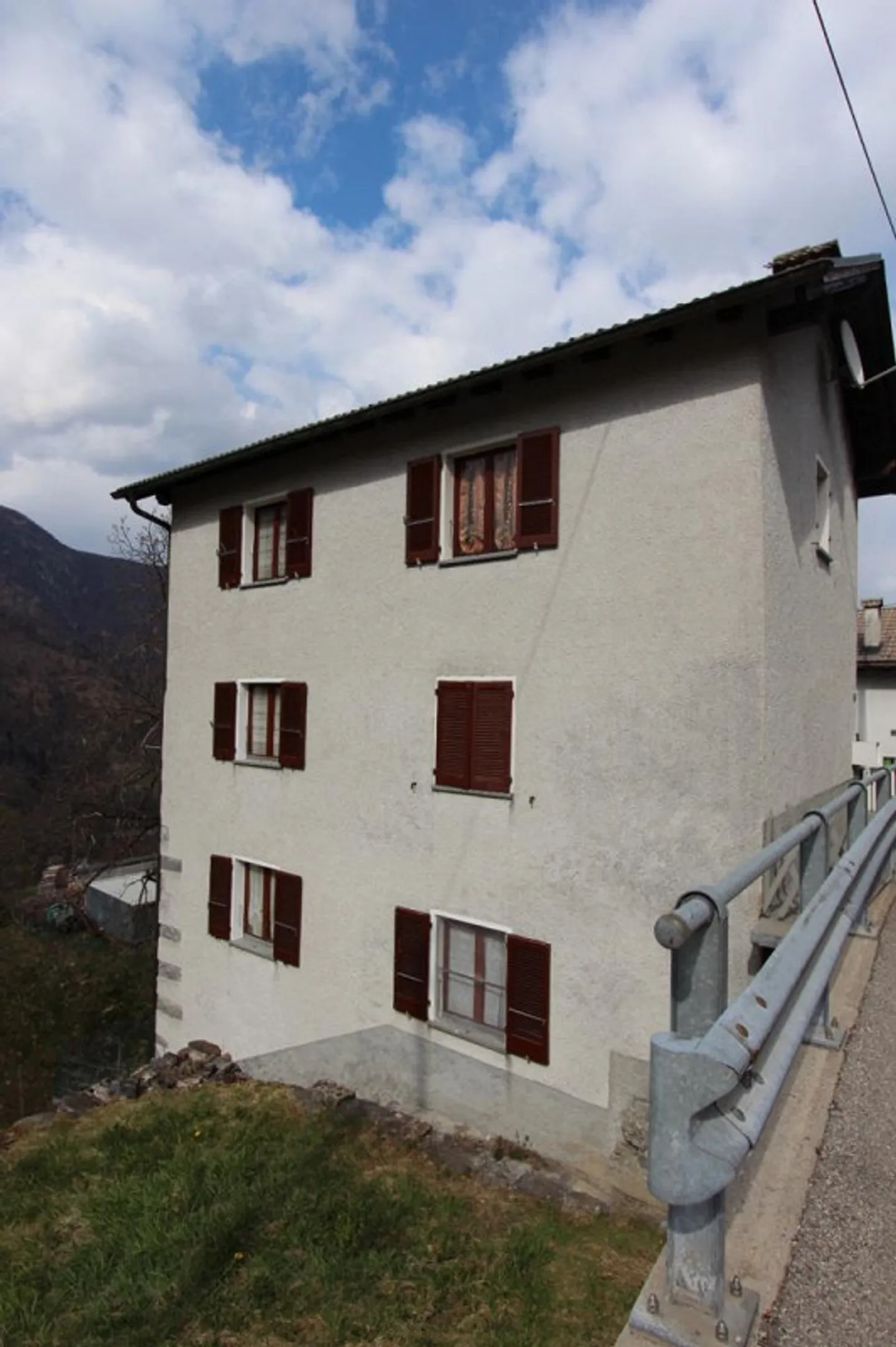 Casa di 6 1/2 locali in posizione molto tranquilla e soleggiata - Foto 1 di 17