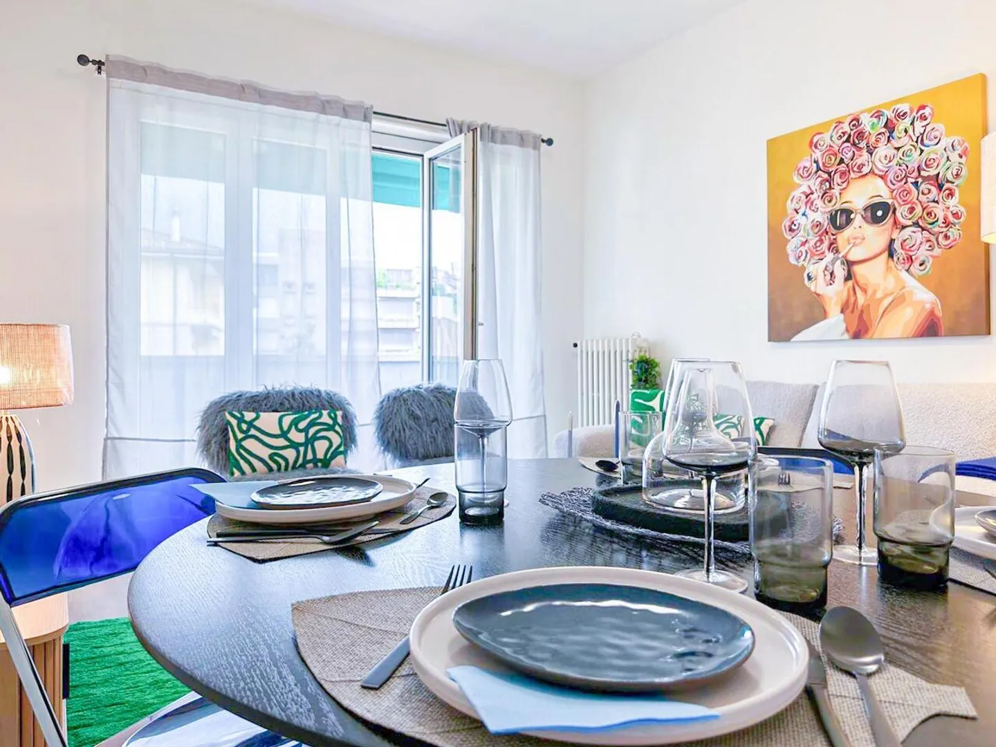 APPARTEMENT MEUBLÉ 2.5 PIÈCES À DEUX PAS DU CENTRE - Photo 2 sur 10